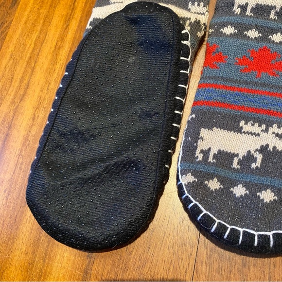Knit Cabin Moose Slipper Socks with Maple Leaf motif, about a S-M or 4-8 - Picture 3 of 6